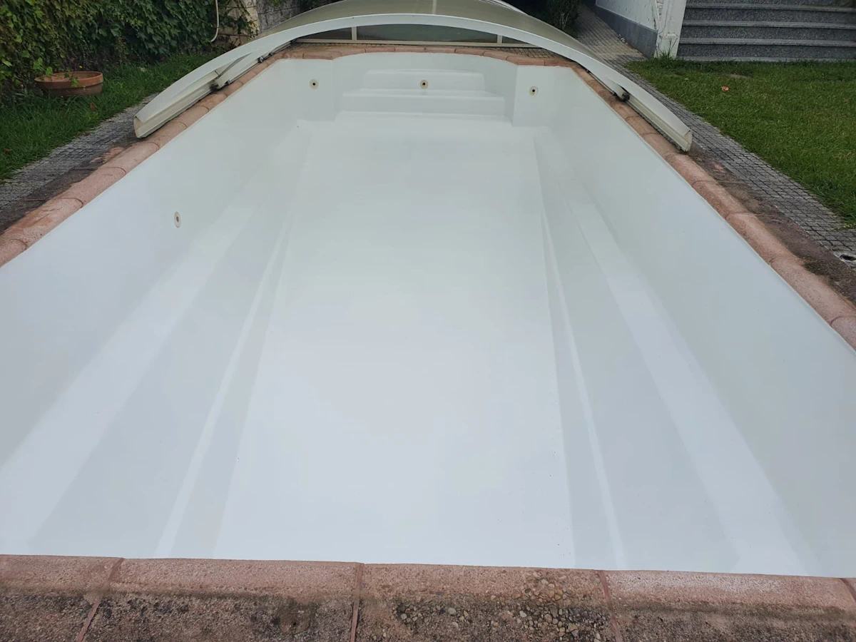 Piscina tratada con poliurea en caliente